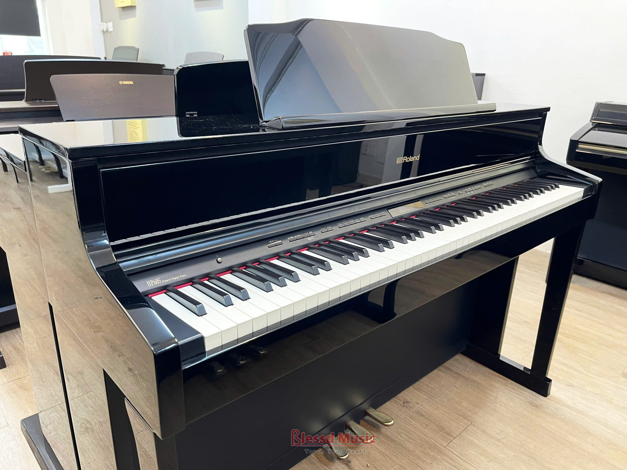 Đàn Piano Điện Roland HP 605: Giới thiệu và Đặc điểm Nổi bật