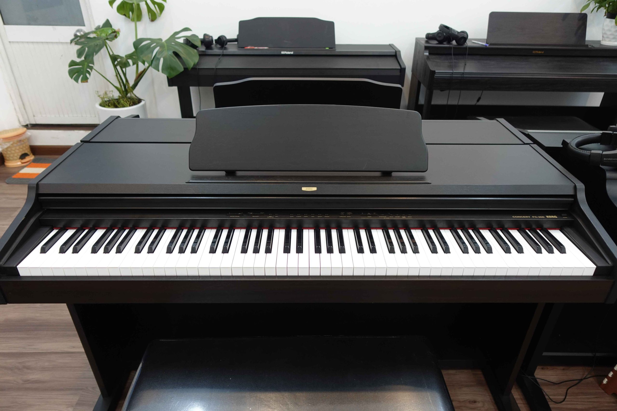 So sánh Đàn Piano Điện Korg FC 300 với các sản phẩm cùng loại