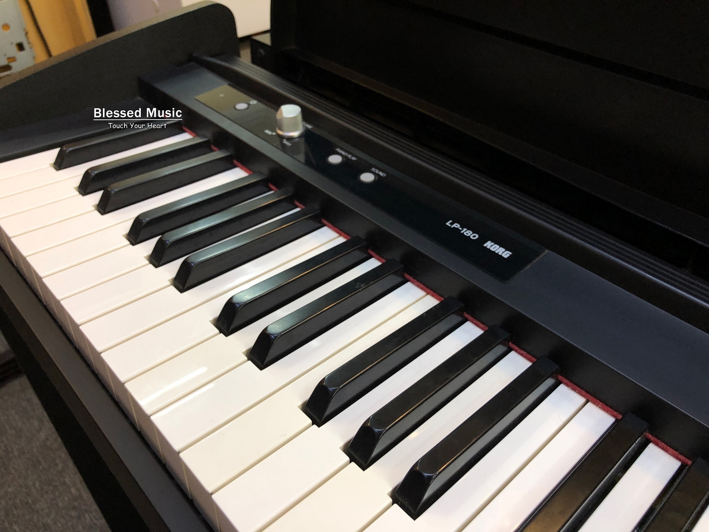Đàn Piano Điện Korg LP 180: Đặc điểm nổi bật và lợi ích sử dụng