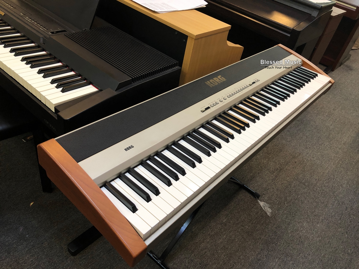 Tính năng nổi bật của đàn piano điện Korg SP 300