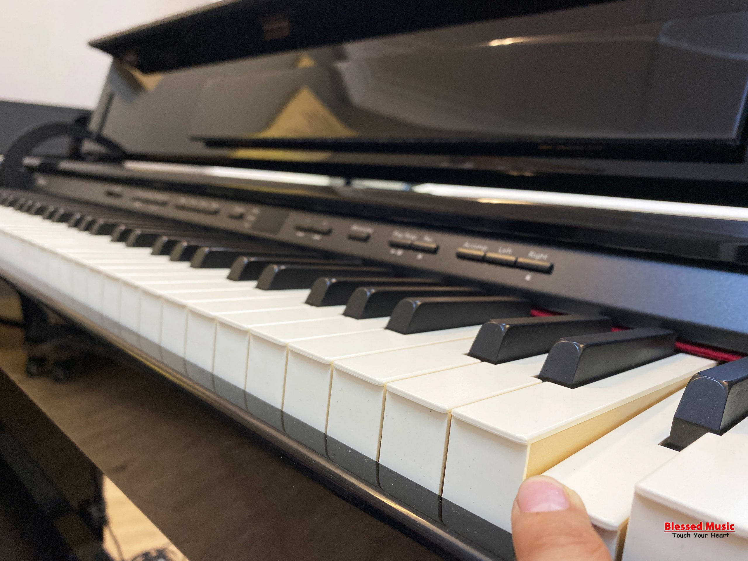 So sánh Roland DP 990 RF với các mẫu đàn piano điện khác