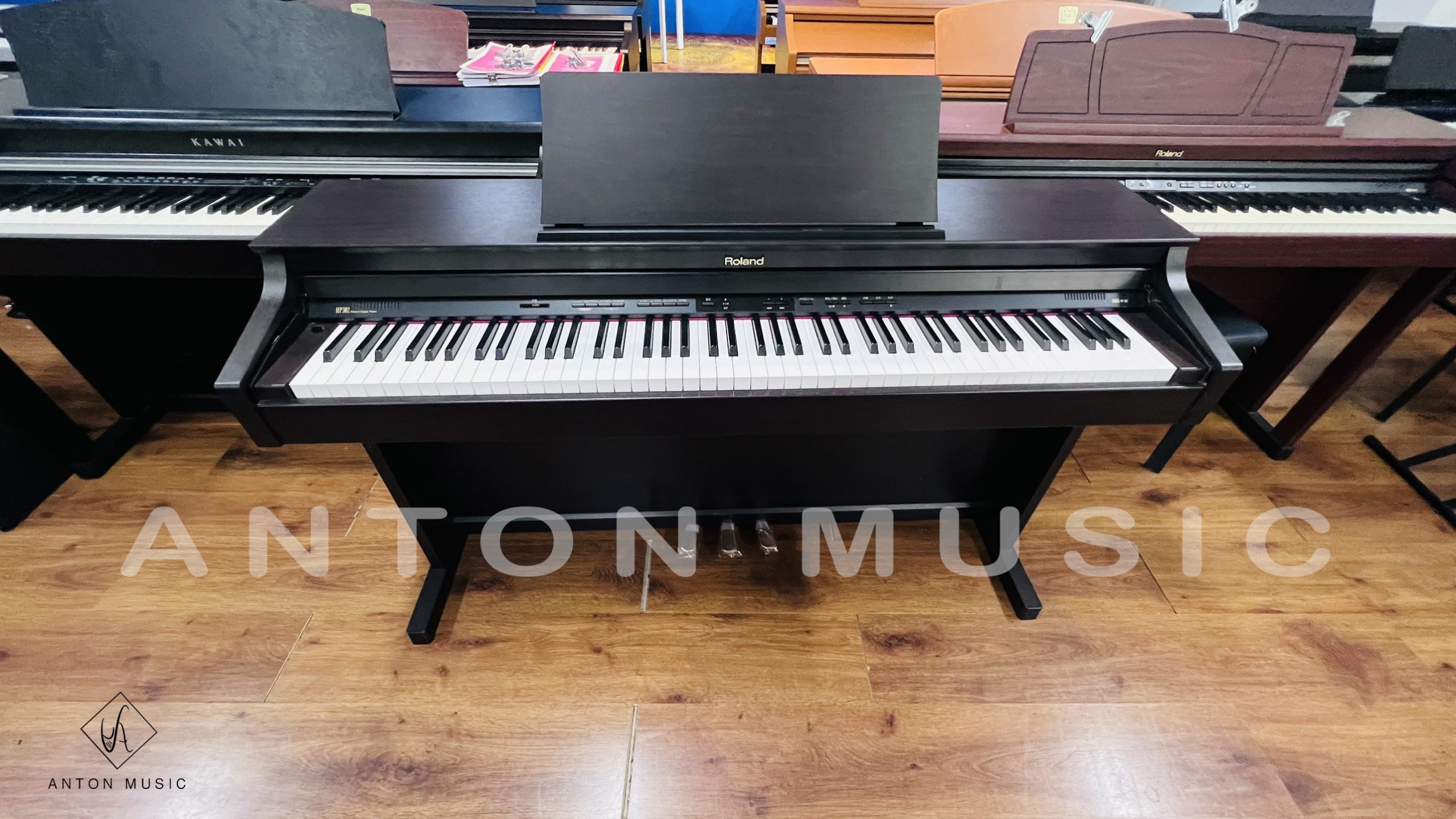 So sánh Roland HP 302 với các mẫu đàn piano điện khác