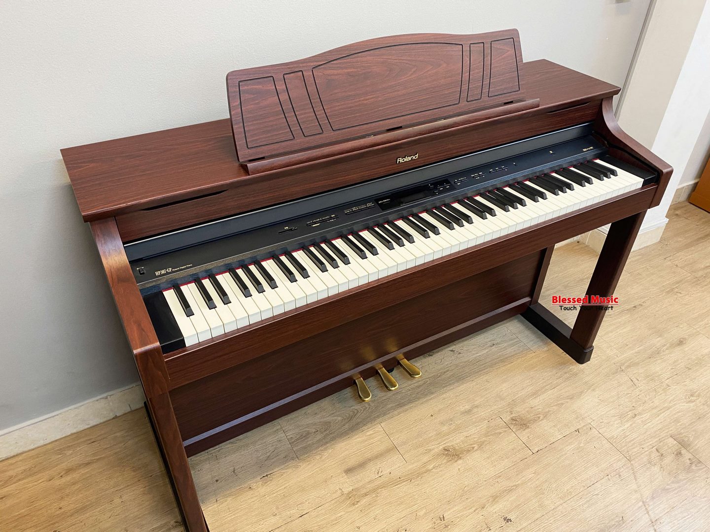 Lợi ích của việc sử dụng Đàn Piano Điện Roland HP 307 cho người mới bắt đầu