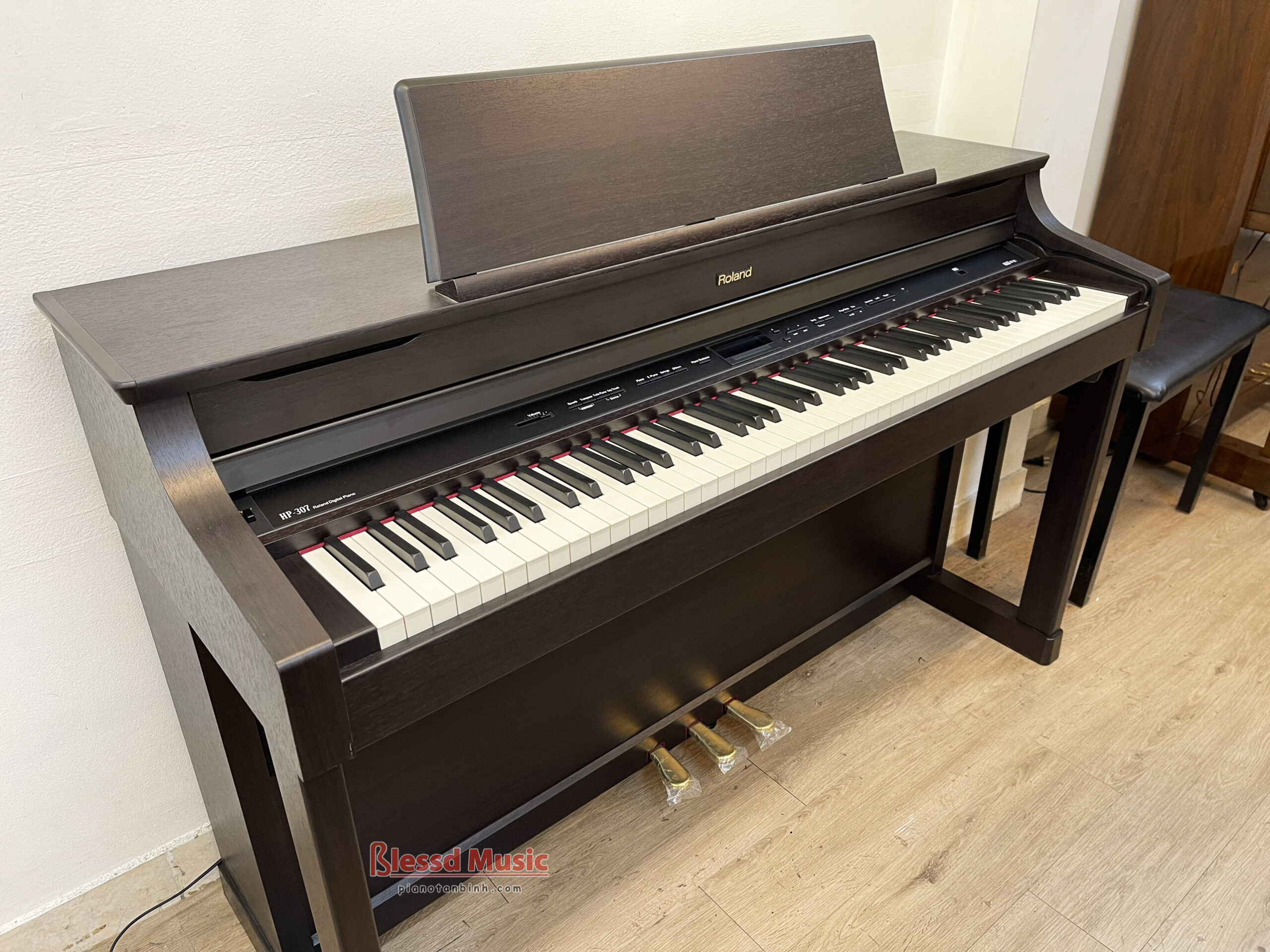So sánh đàn piano điện Roland HP 307 PE với các dòng sản phẩm khác