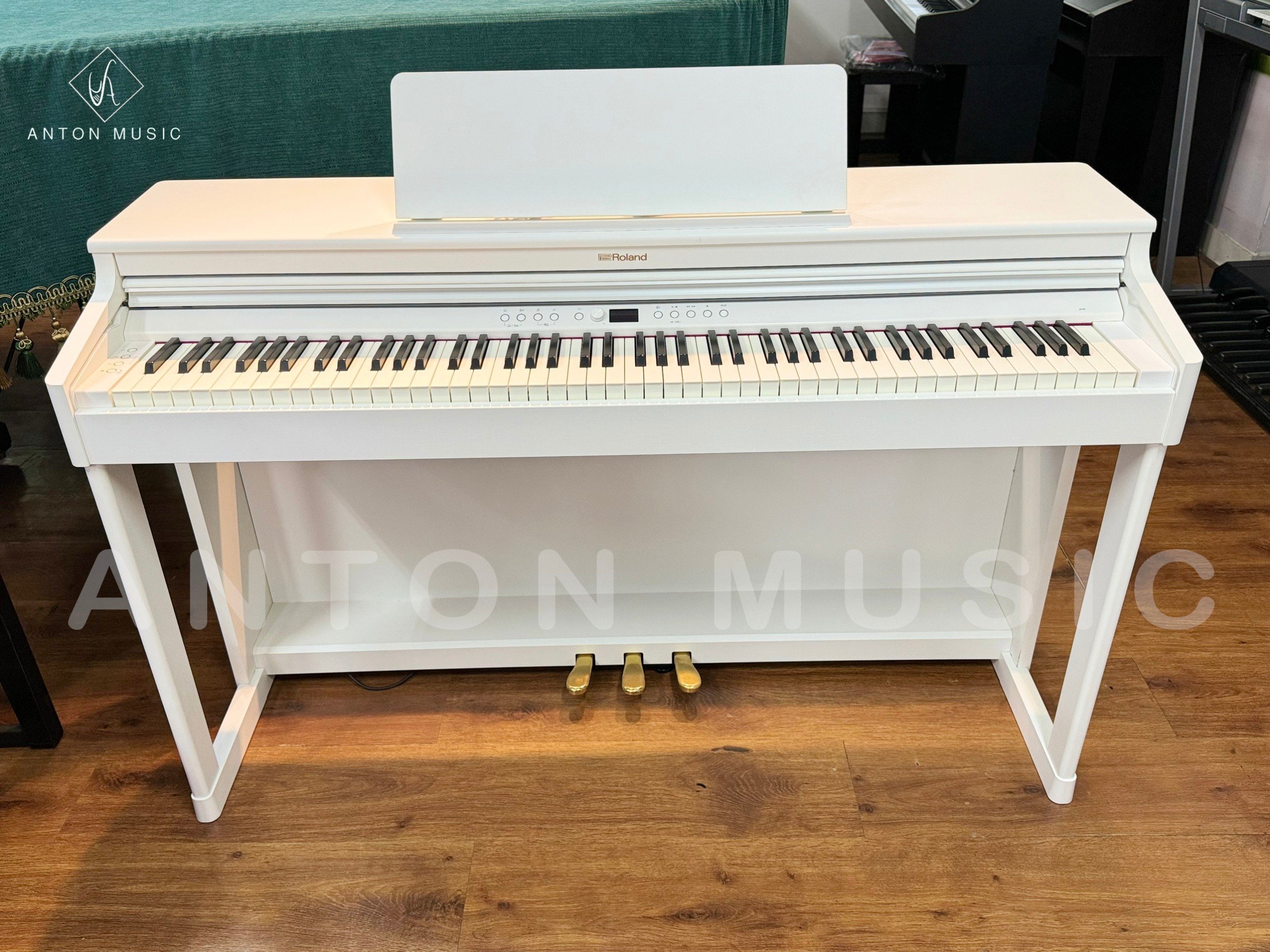So sánh Roland HP 557 R với các mẫu đàn piano điện khác