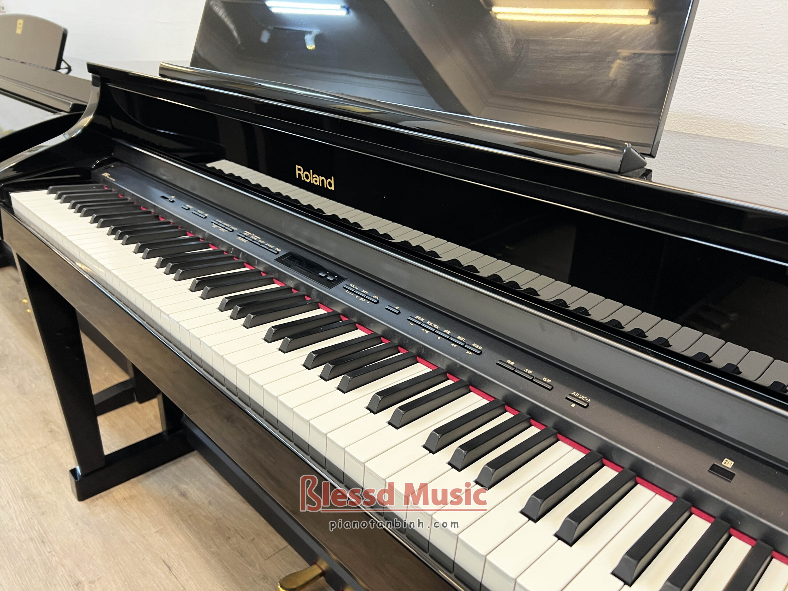 So sánh giữa Roland HP 5700 PE và các dòng đàn khác