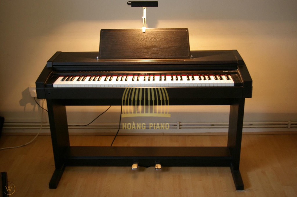 So sánh đàn piano điện Roland HP 900L với các dòng sản phẩm khác