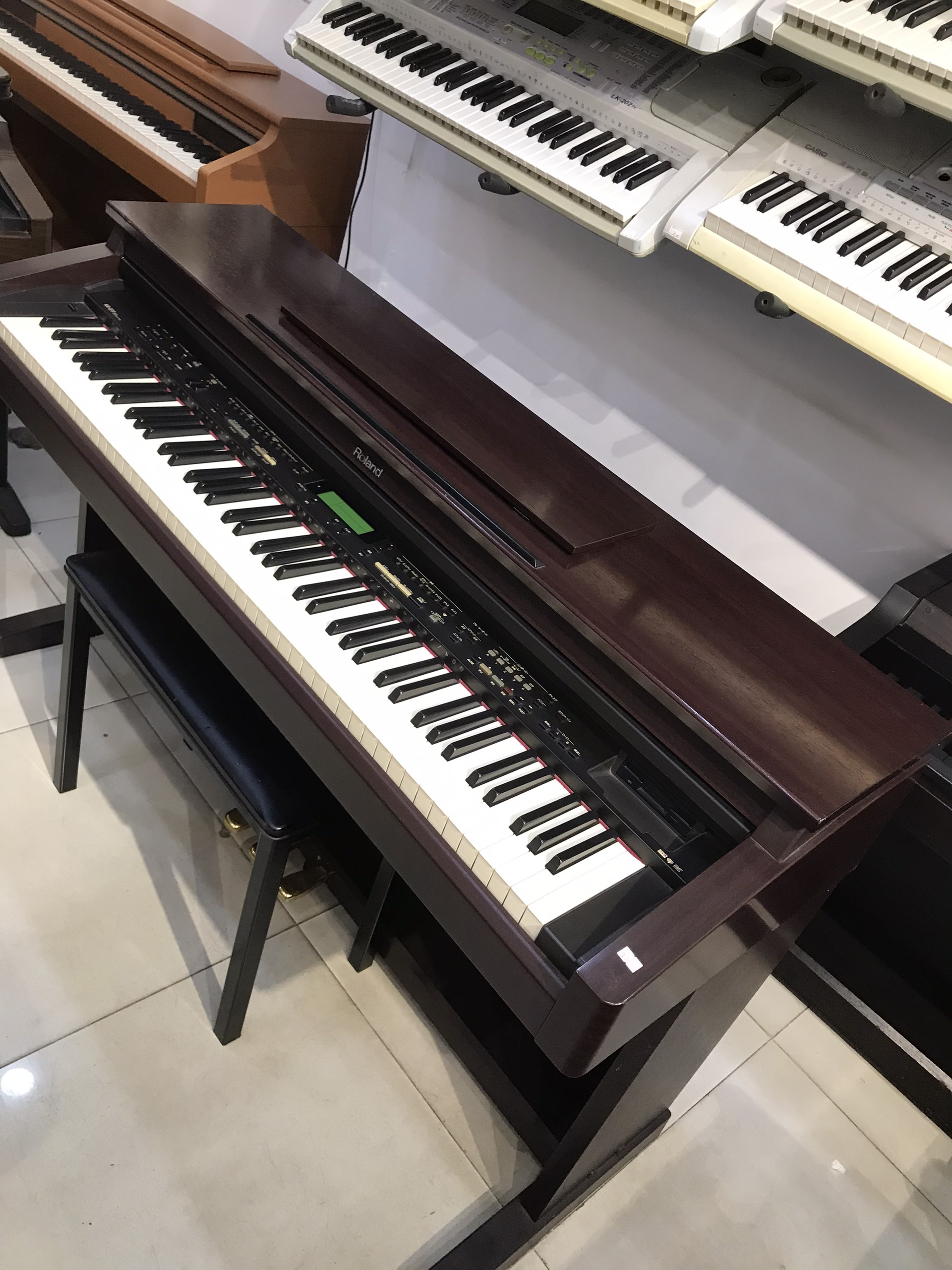 Đàn Piano Điện Roland KR 277: Đặc điểm nổi bật
