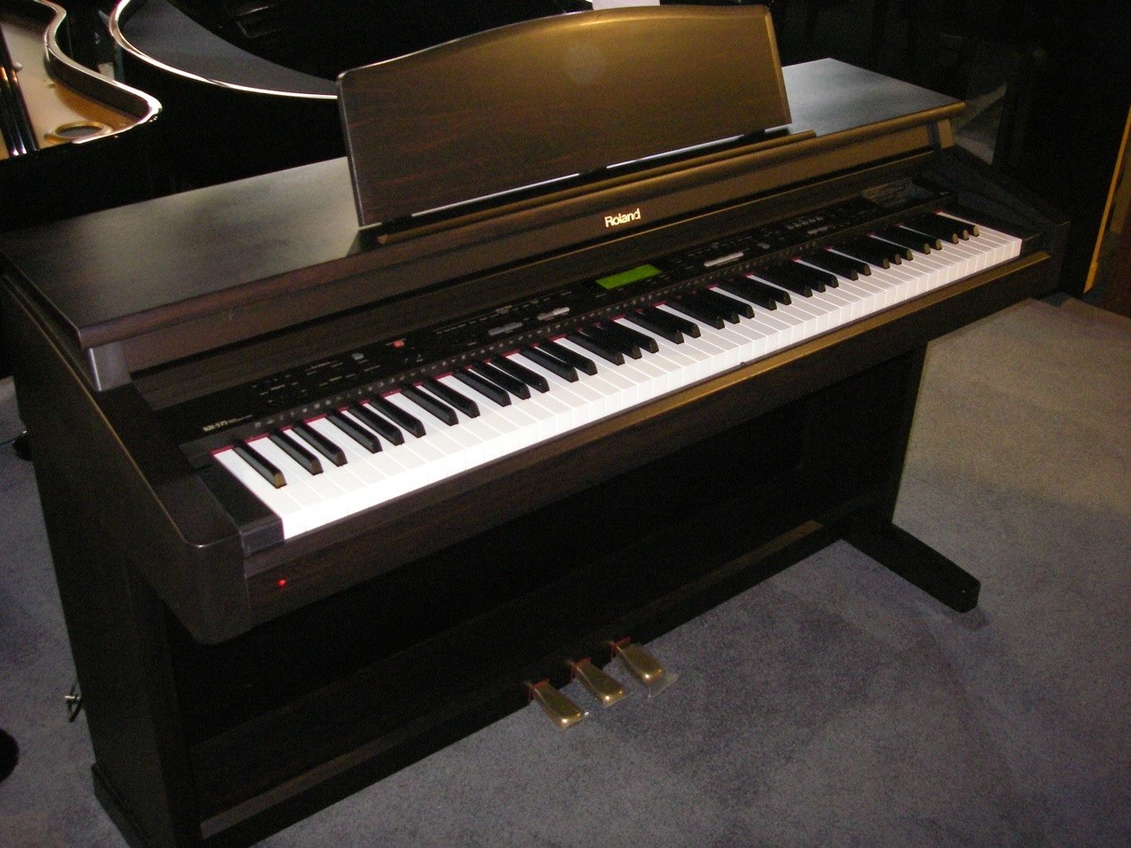 Đặc điểm nổi bật của đàn Piano điện Roland KR 375
