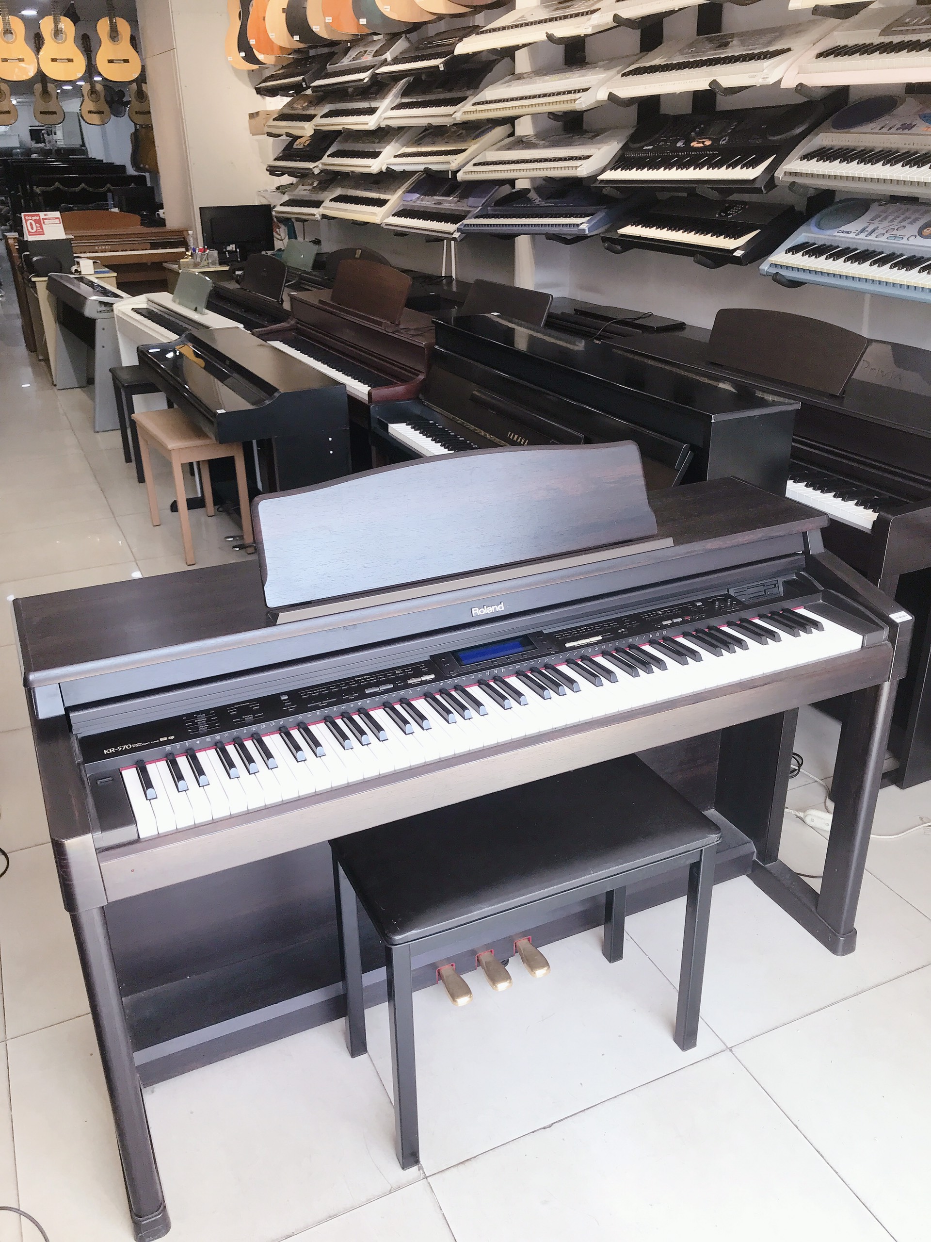 Đánh giá tổng quan về Đàn Piano Điện Roland KR 570