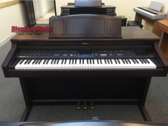 So sánh Roland KR 577 với các dòng đàn piano điện khác