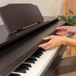 Đàn Piano Điện Roland RP 30: Đánh Giá, Tính Năng Và Giá Cả Năm 2025