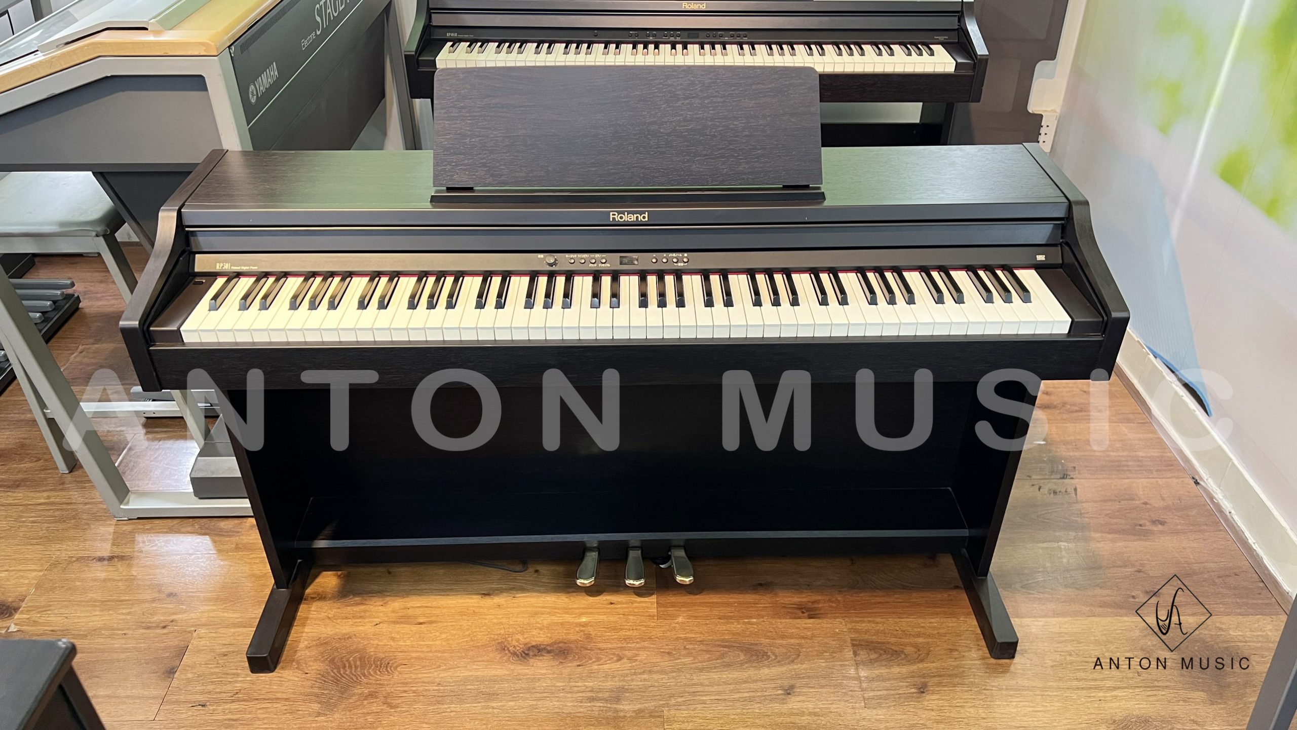 Đánh giá tổng quan về đàn piano điện Roland RP 301