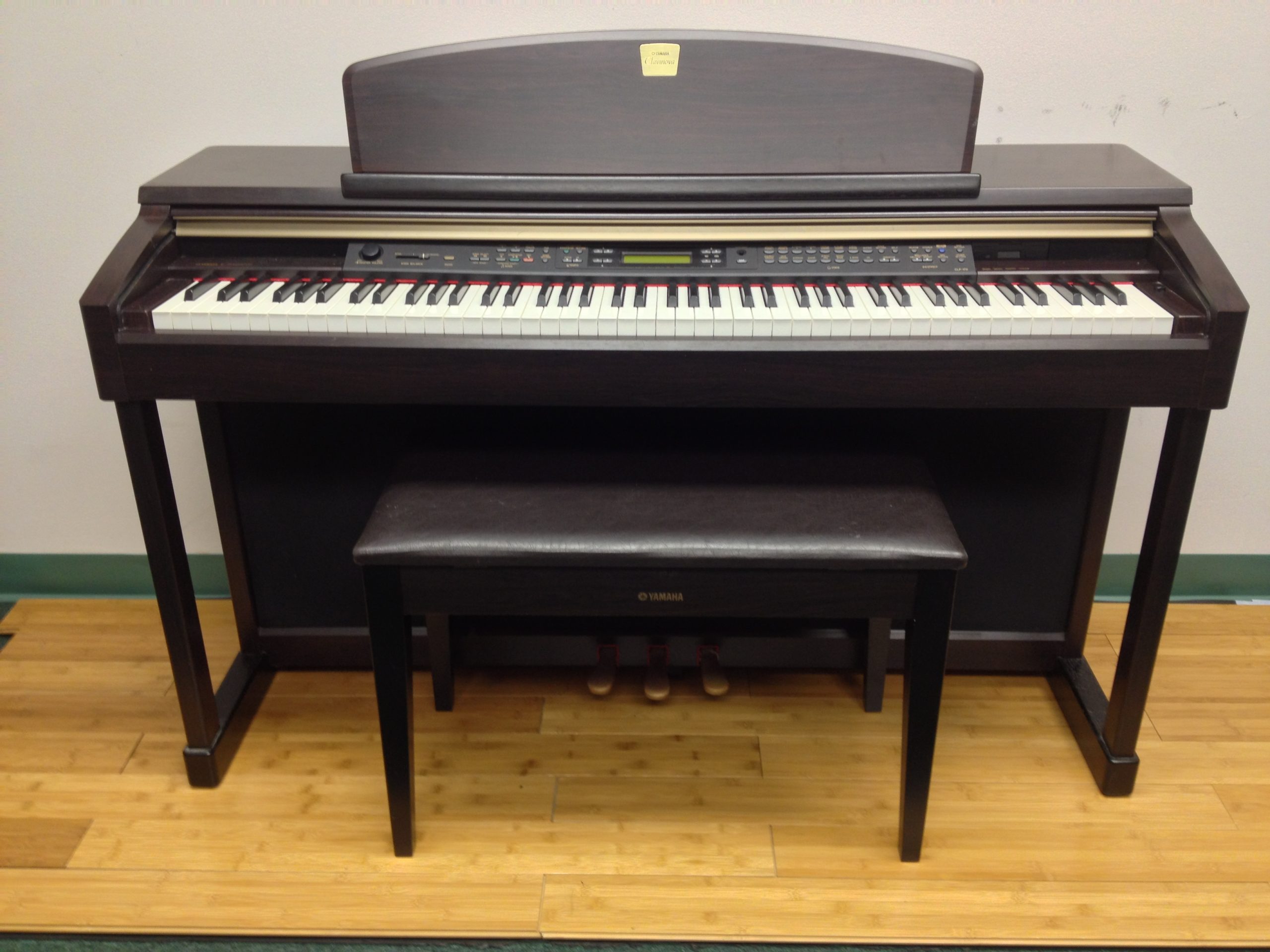 Tại Sao Nên Chọn Đàn Piano Điện Yamaha CLP 170?