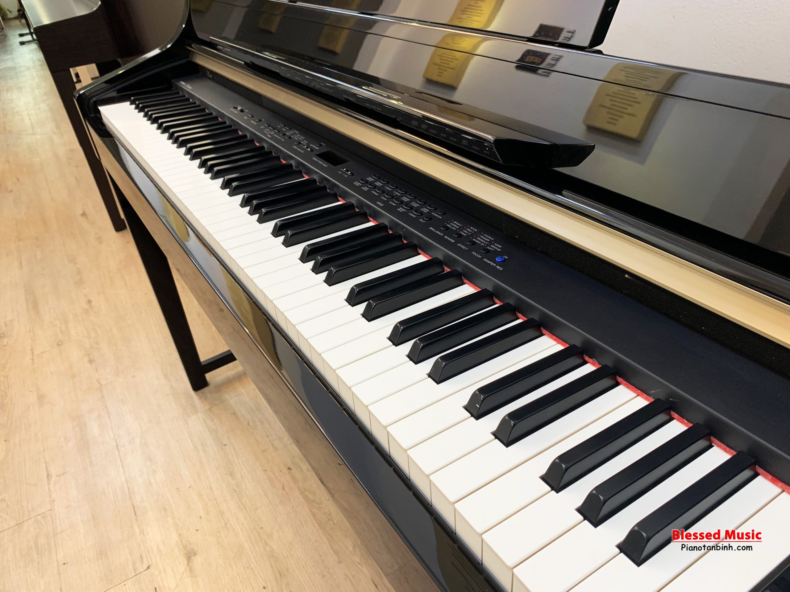 Tính năng nổi bật và ưu điểm của Yamaha CLP 370 PE