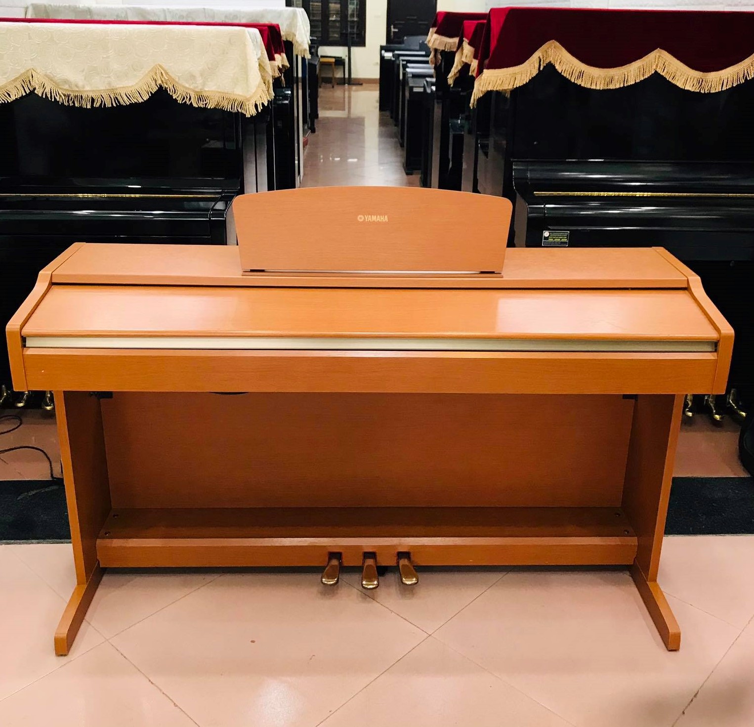 Tính năng nổi bật của Yamaha J 7000