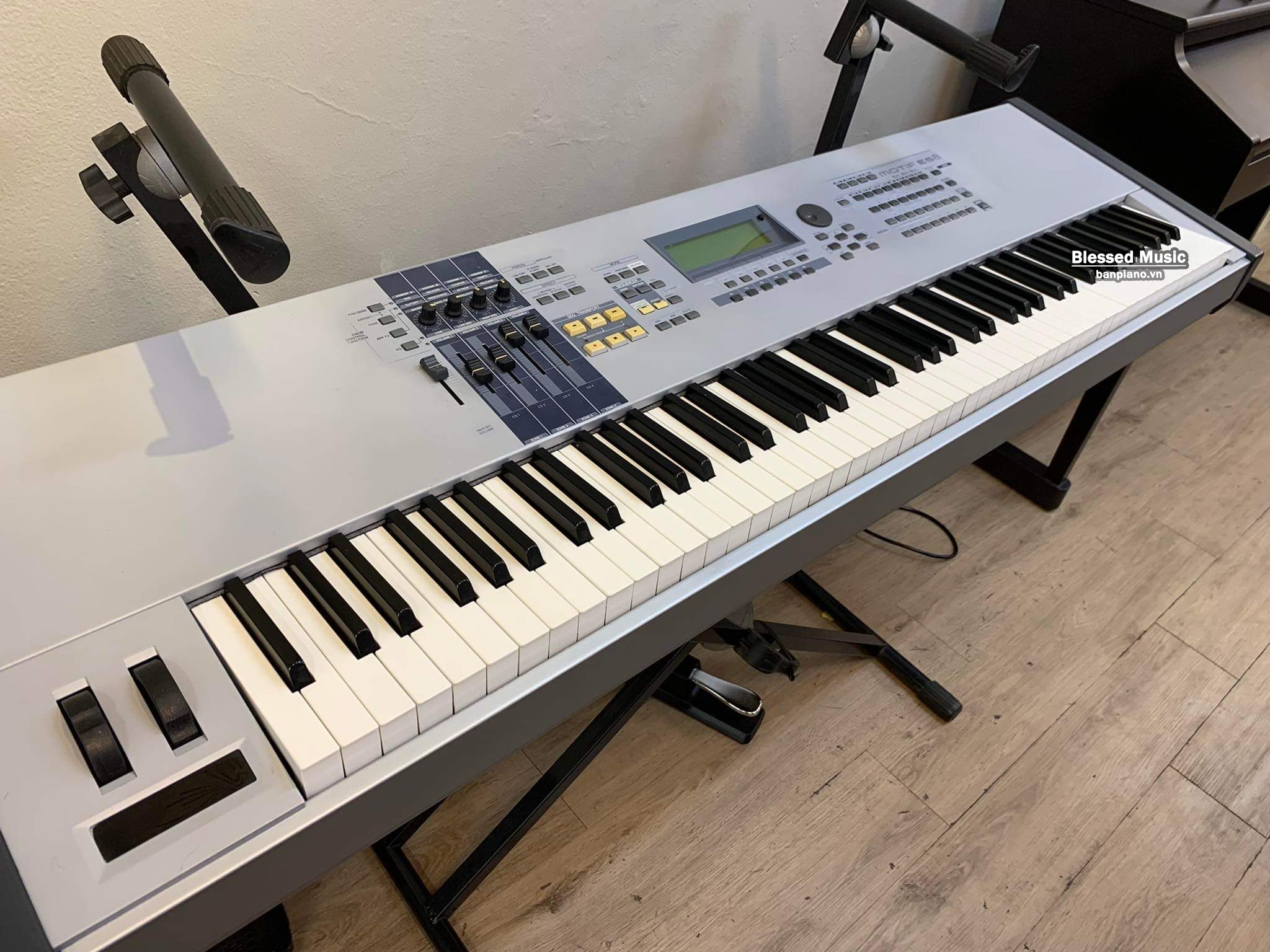So sánh Đàn Piano Điện Yamaha Motif 8 với các mẫu khác