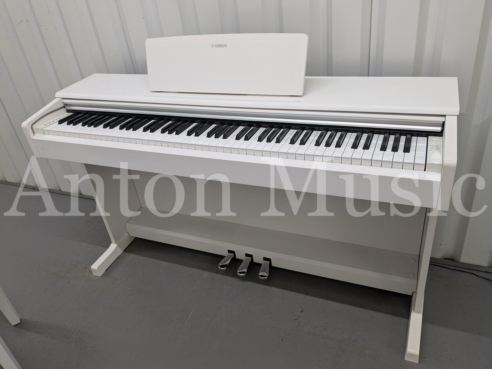 Đánh giá tổng quan về đàn piano điện Yamaha YDP 144 WH