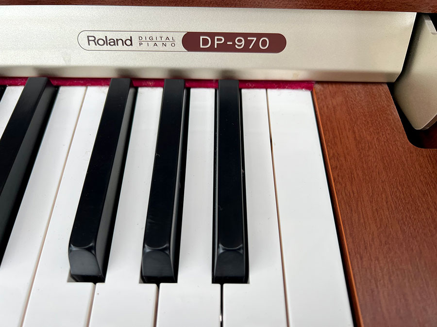 So sánh Roland DP 970 với các dòng đàn piano khác
