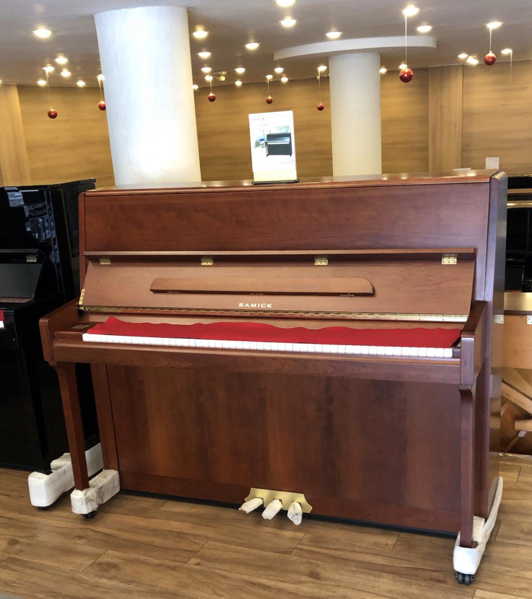 Giới thiệu về đàn piano Samick JS118D