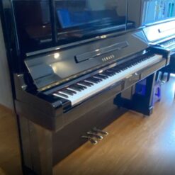 Piano Yamaha UX3